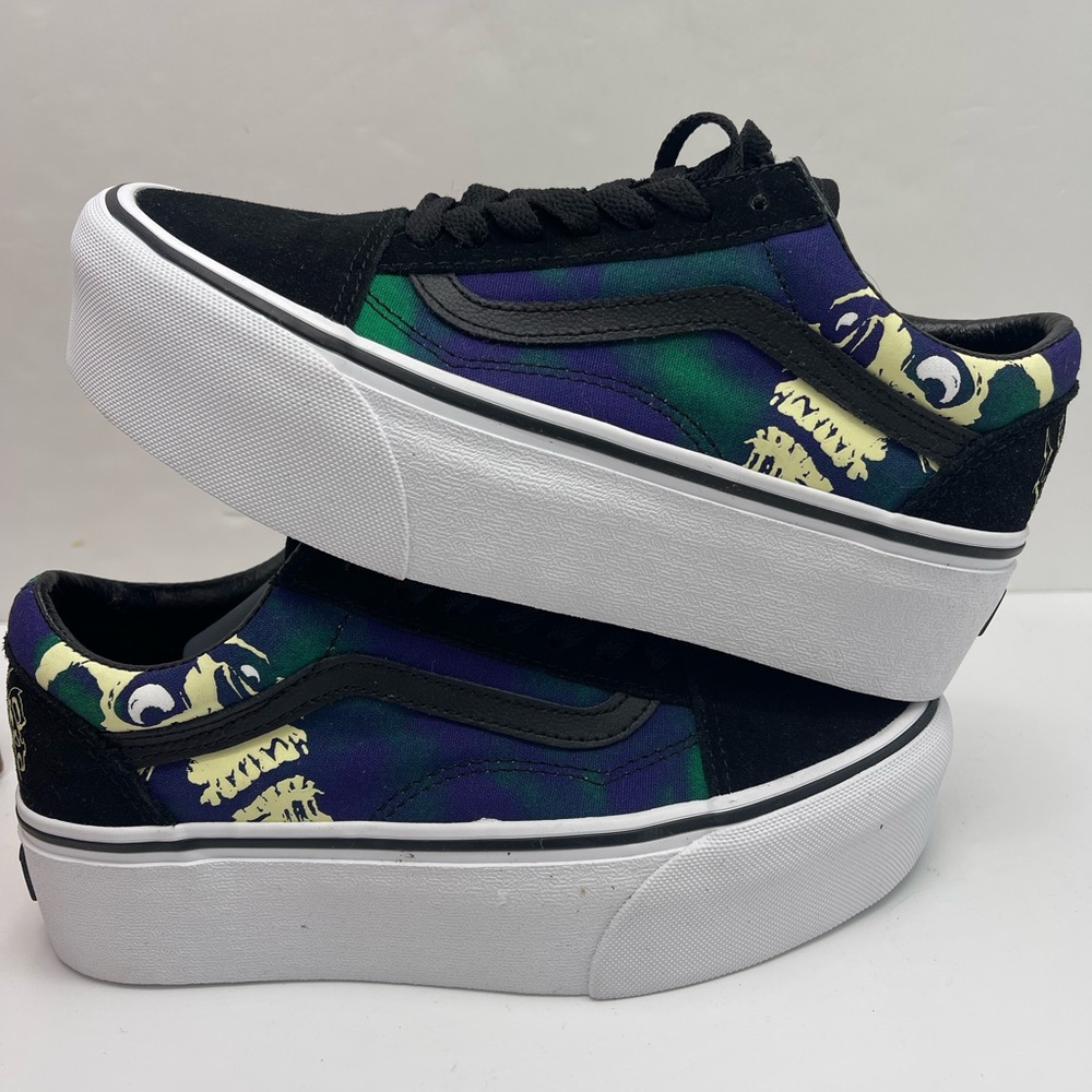 Vans WMNS Black Multi Old Skool Stackform
Midnight Glow Black
Platform Sneakers - Picture 15 of 16